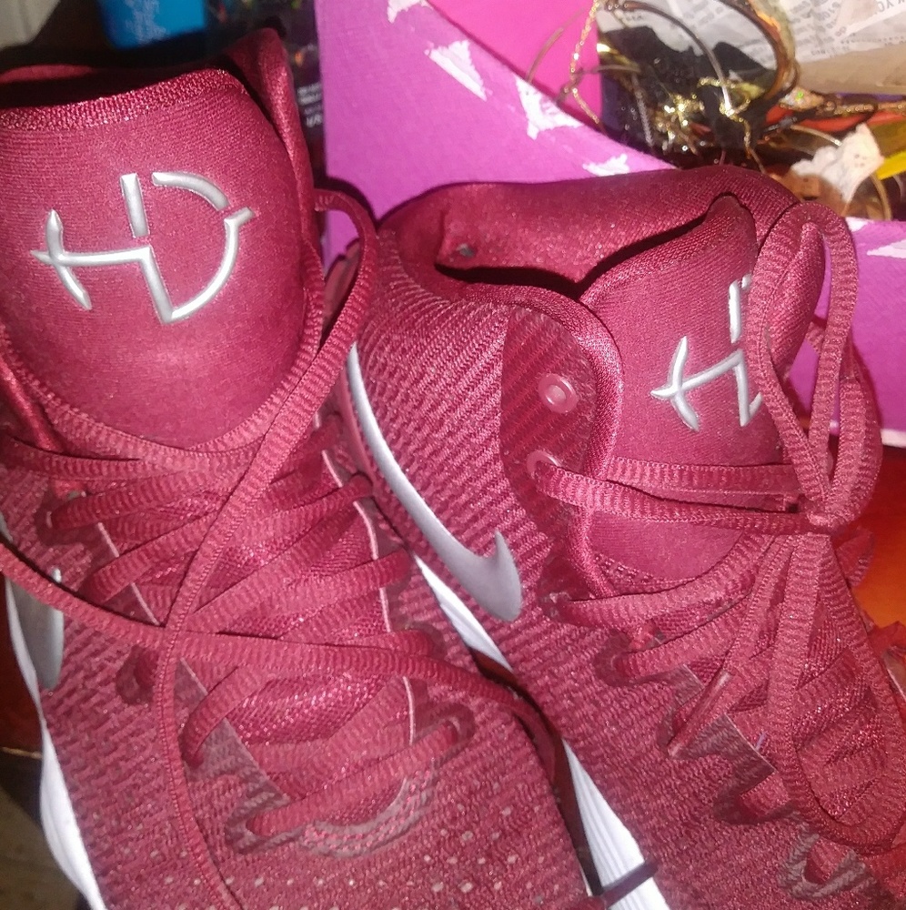 Burgundy Nike hyper dunk basketball shoes